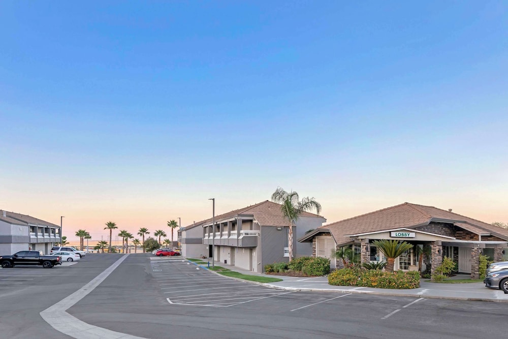 quality inn kettleman city near hwy 41