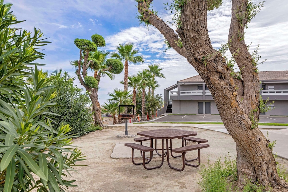 quality inn kettleman city near hwy 41