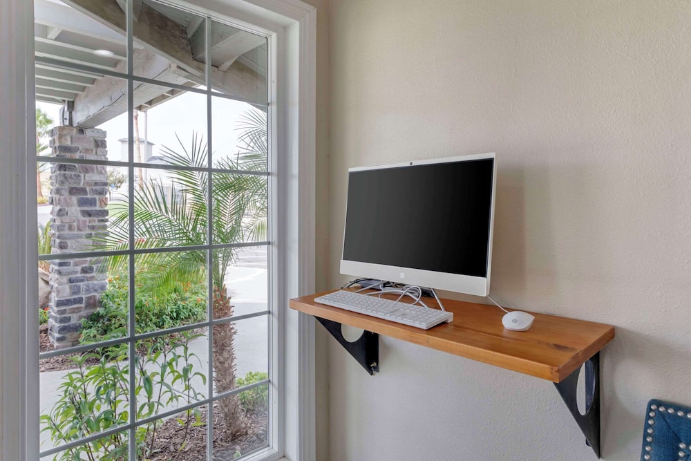 quality inn kettleman city near hwy 41