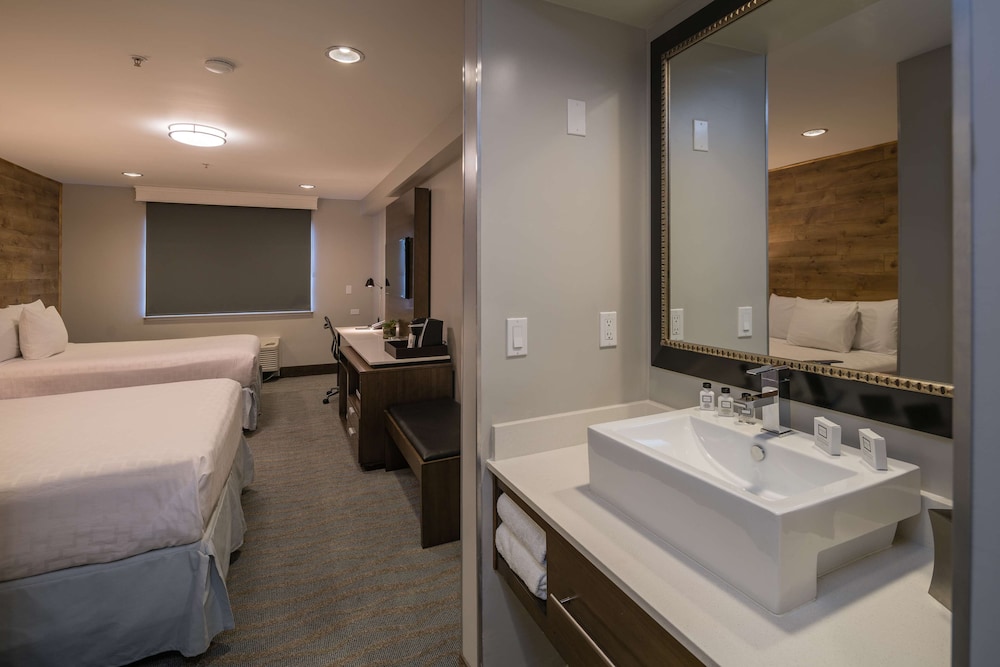 the row hotel bw signature collection