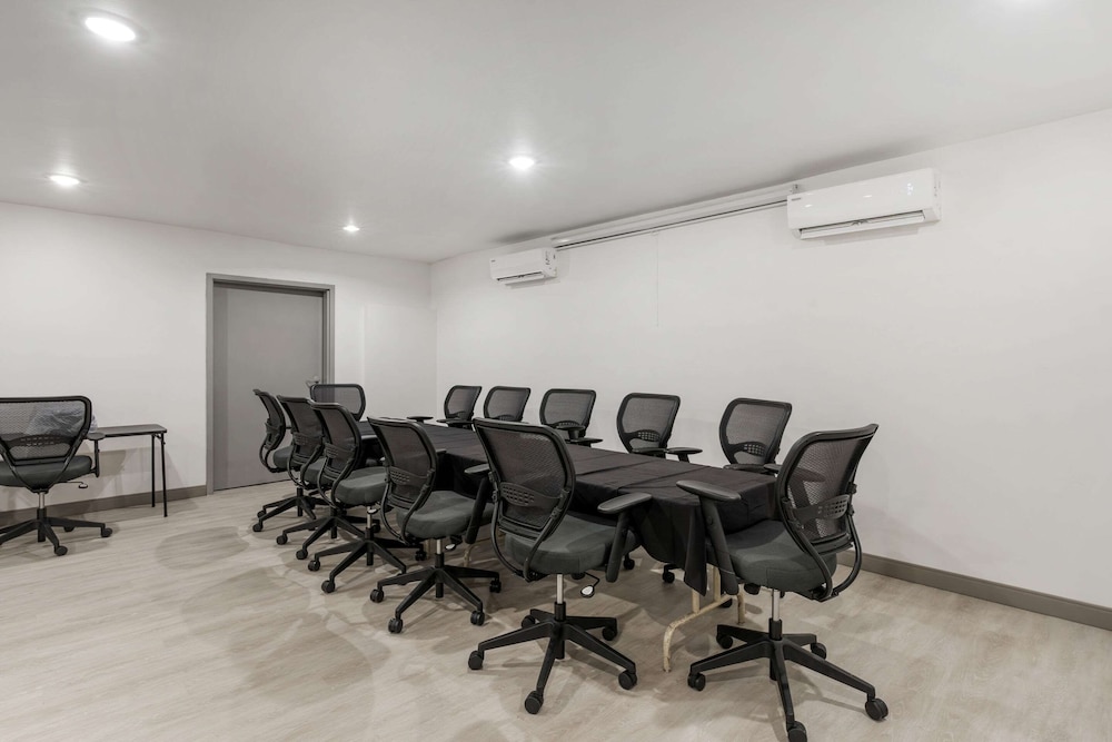 comfort inn and suites louisville airport fair and expo