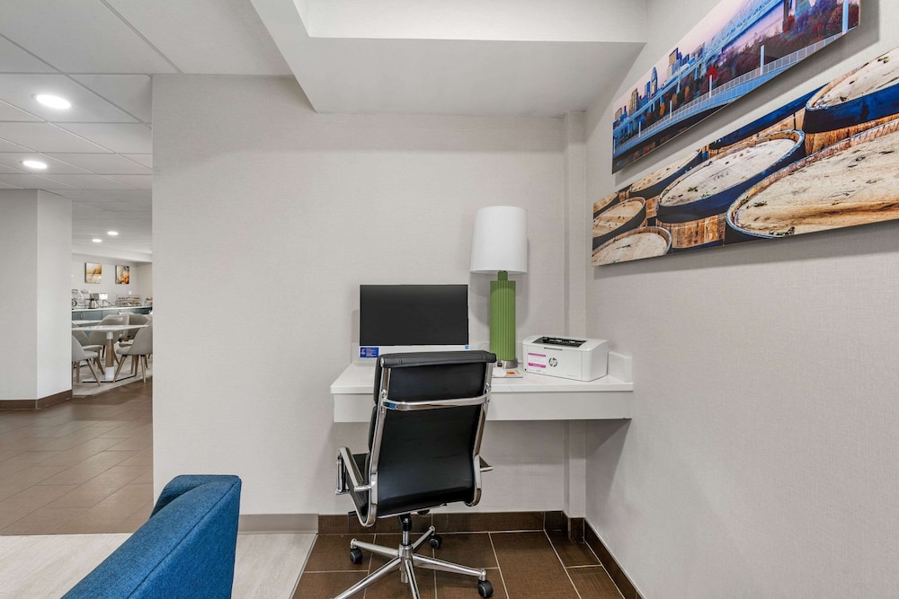 comfort inn and suites louisville airport fair and expo