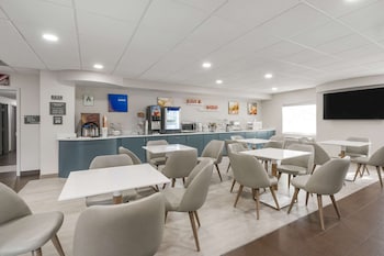 comfort inn and suites louisville airport fair and expo