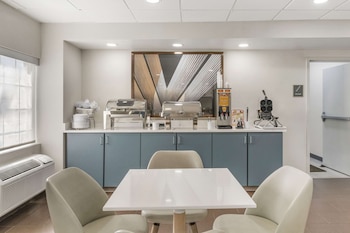 comfort inn and suites louisville airport fair and expo