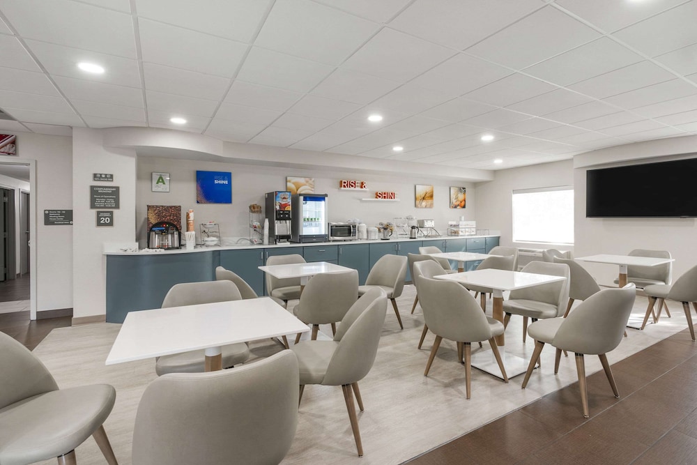 comfort inn and suites louisville airport fair and expo