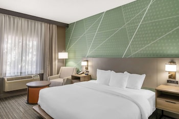 comfort inn and suites louisville airport fair and expo