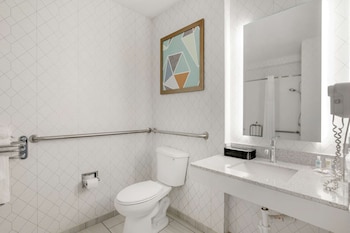 comfort inn and suites louisville airport fair and expo