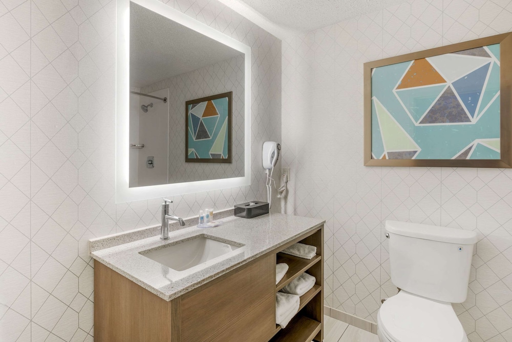 comfort inn and suites louisville airport fair and expo