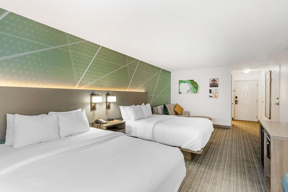 comfort inn and suites louisville airport fair and expo