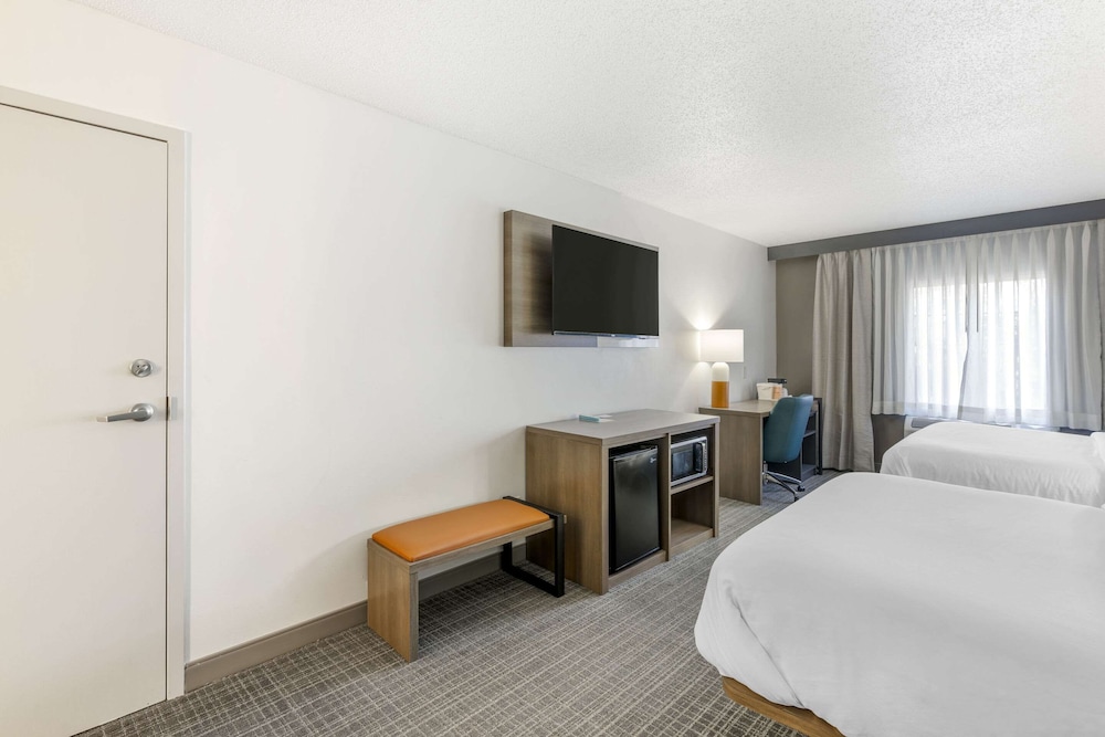 comfort inn and suites louisville airport fair and expo