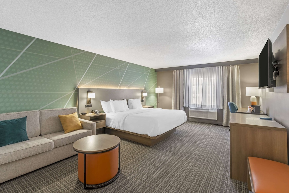 comfort inn and suites louisville airport fair and expo