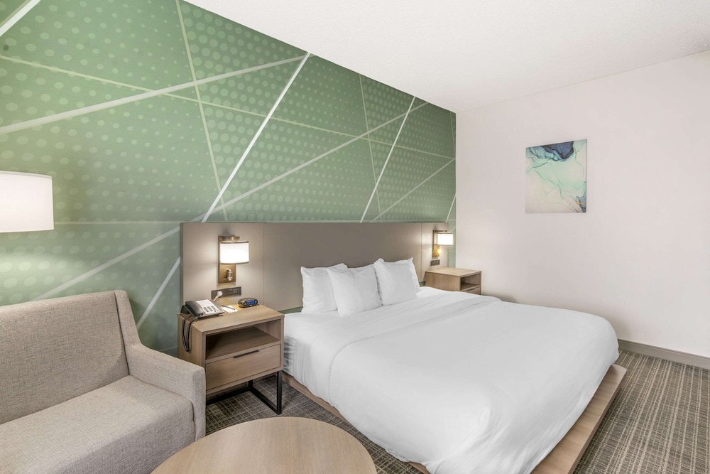 comfort inn and suites louisville airport fair and expo