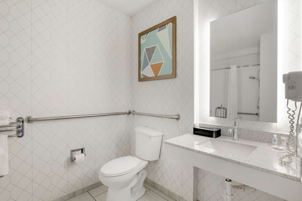 comfort inn and suites louisville airport fair and expo