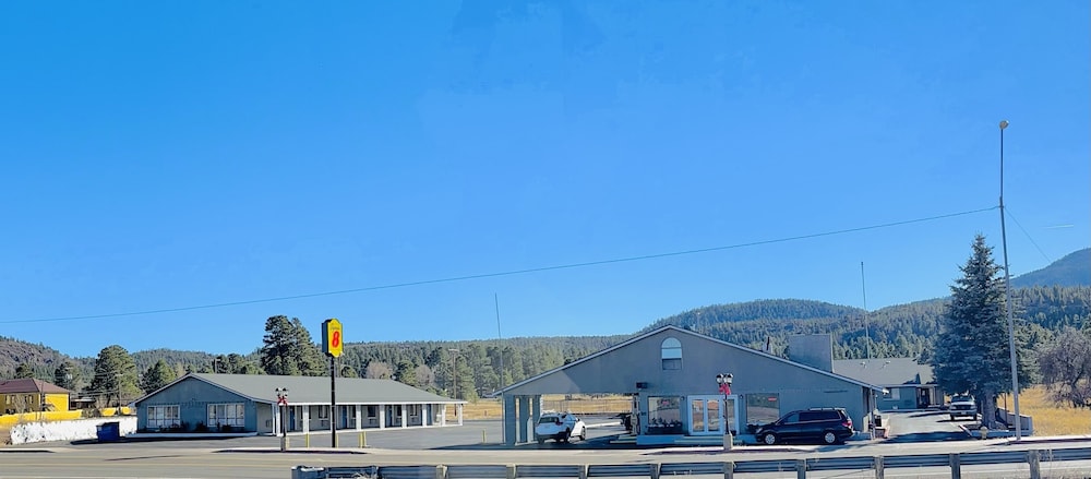 super 8 by wyndham williams west route 66 grand canyon area