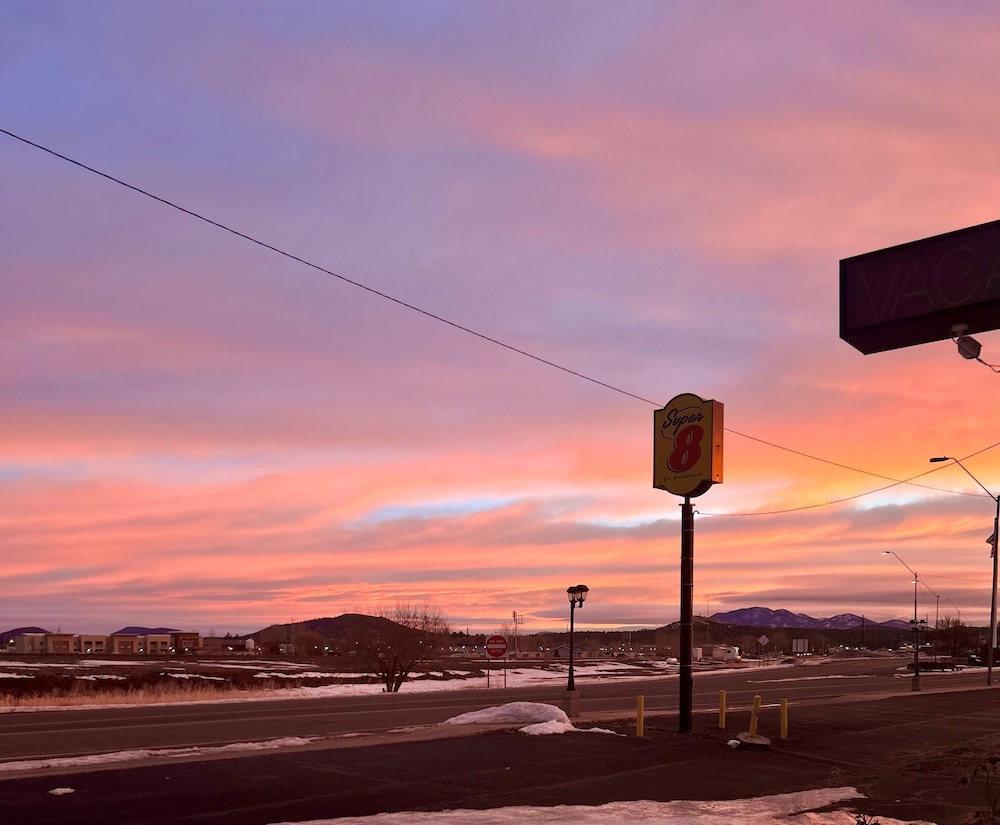 super 8 by wyndham williams west route 66 grand canyon area