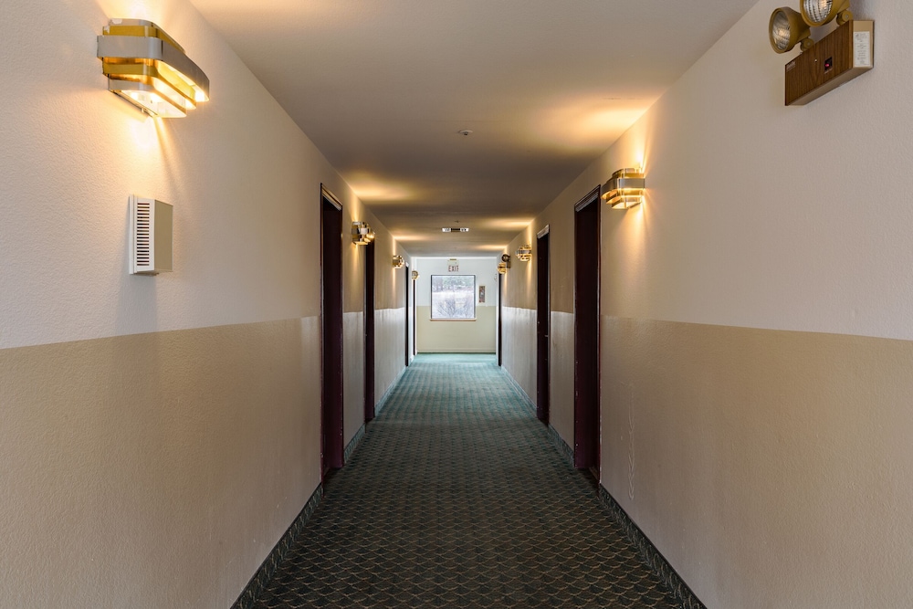 super 8 by wyndham williams west route 66 grand canyon area