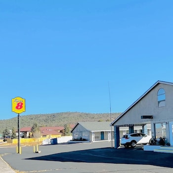 super 8 by wyndham williams west route 66 grand canyon area