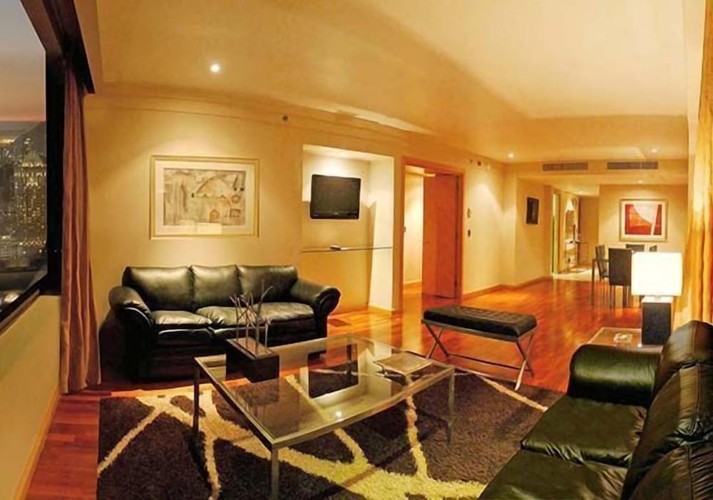 boulevard suites hotel