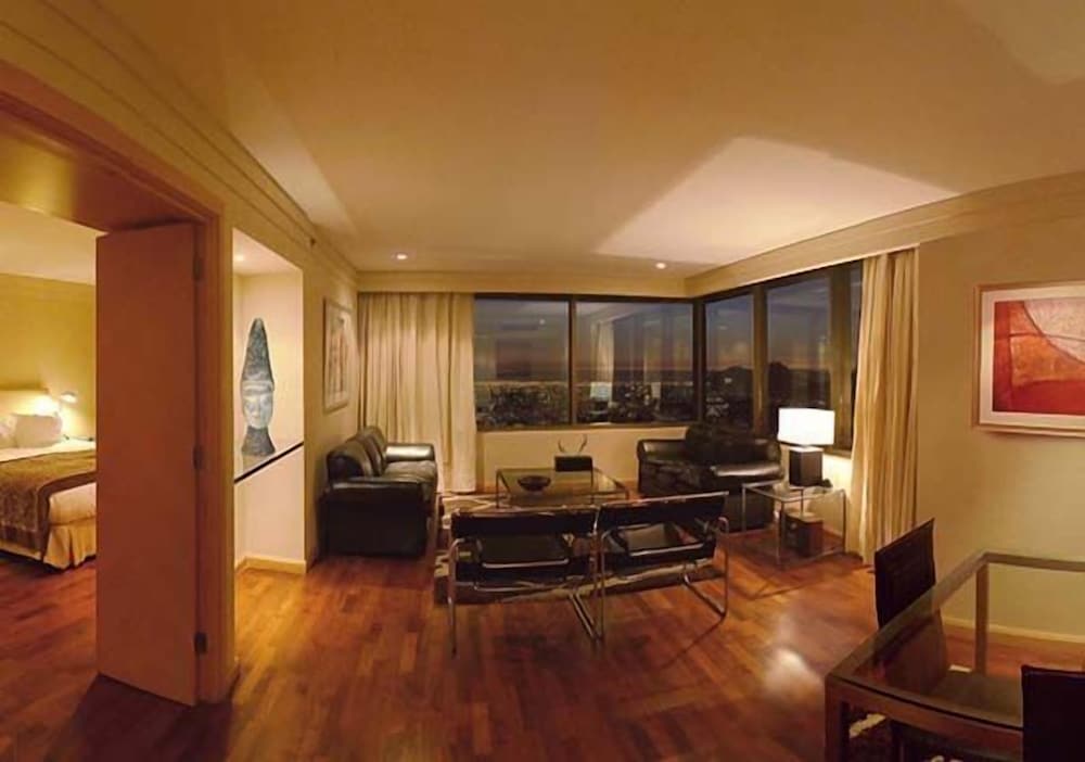 boulevard suites hotel