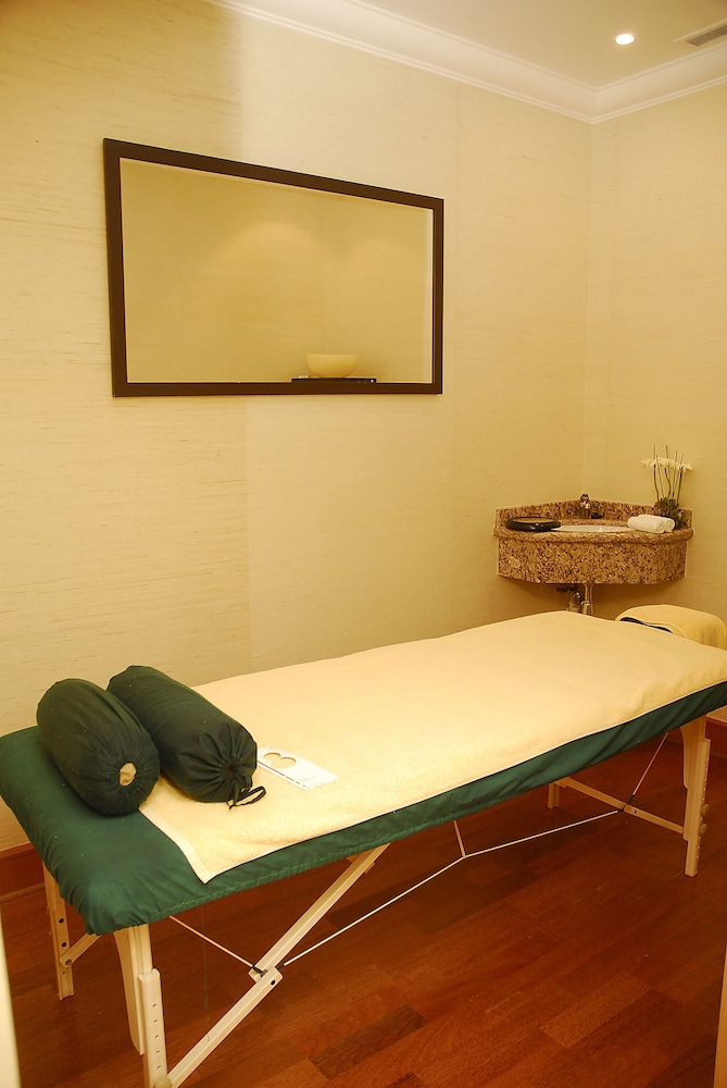 boulevard suites hotel
