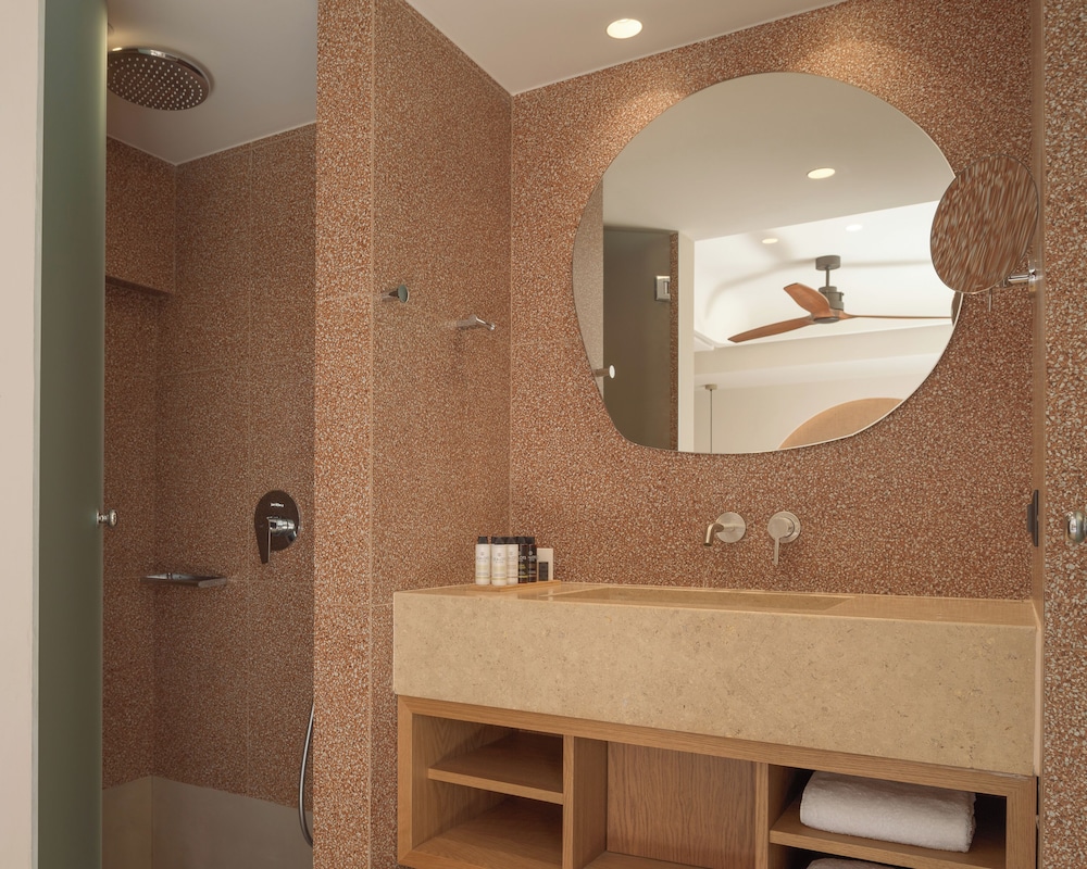 paralos venus suites