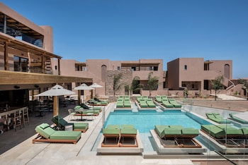 paralos venus suites