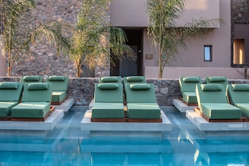 paralos venus suites