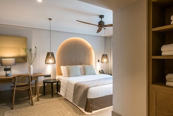 paralos venus suites