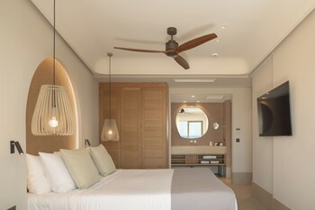 paralos venus suites