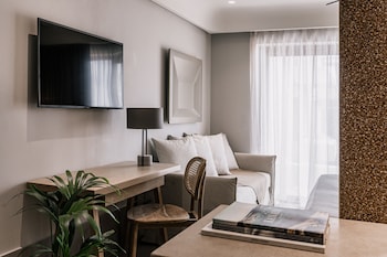 paralos venus suites