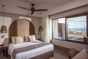 paralos venus suites