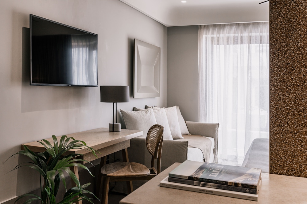 paralos venus suites