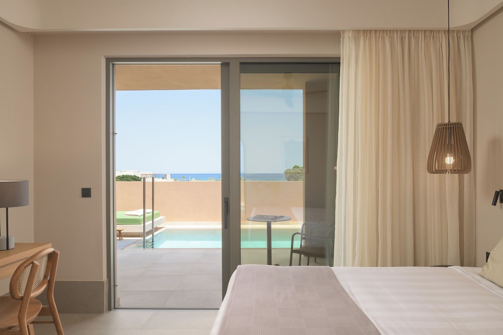 paralos venus suites