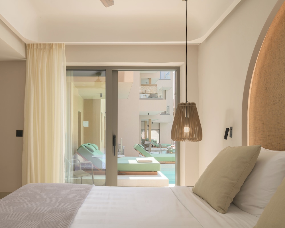 paralos venus suites
