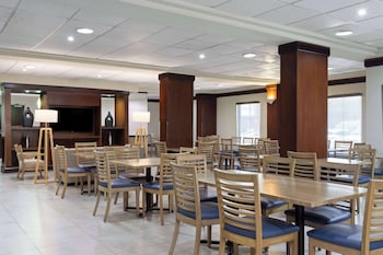 wyndham garden monterrey aeropuerto