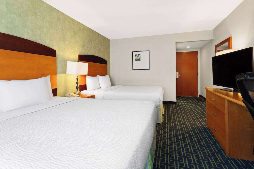 wyndham garden monterrey aeropuerto