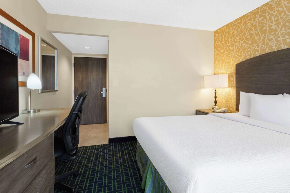 wyndham garden monterrey aeropuerto