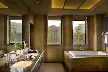 grand mercure xian on renmin square