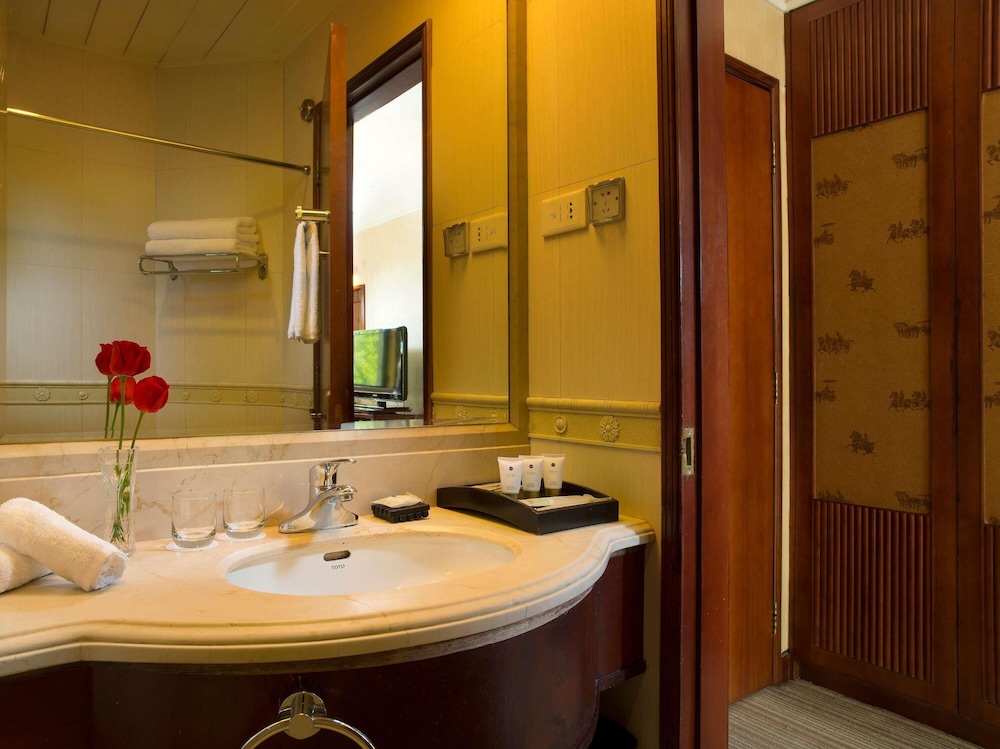 grand mercure xian on renmin square