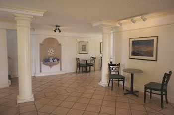super 8 by wyndham austin south i 35