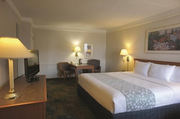super 8 by wyndham austin south i 35