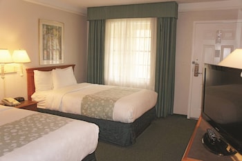 super 8 by wyndham austin south i 35