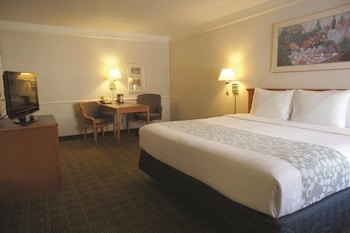 super 8 by wyndham austin south i 35