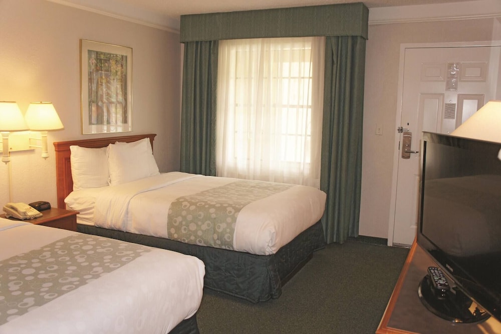 super 8 by wyndham austin south i 35