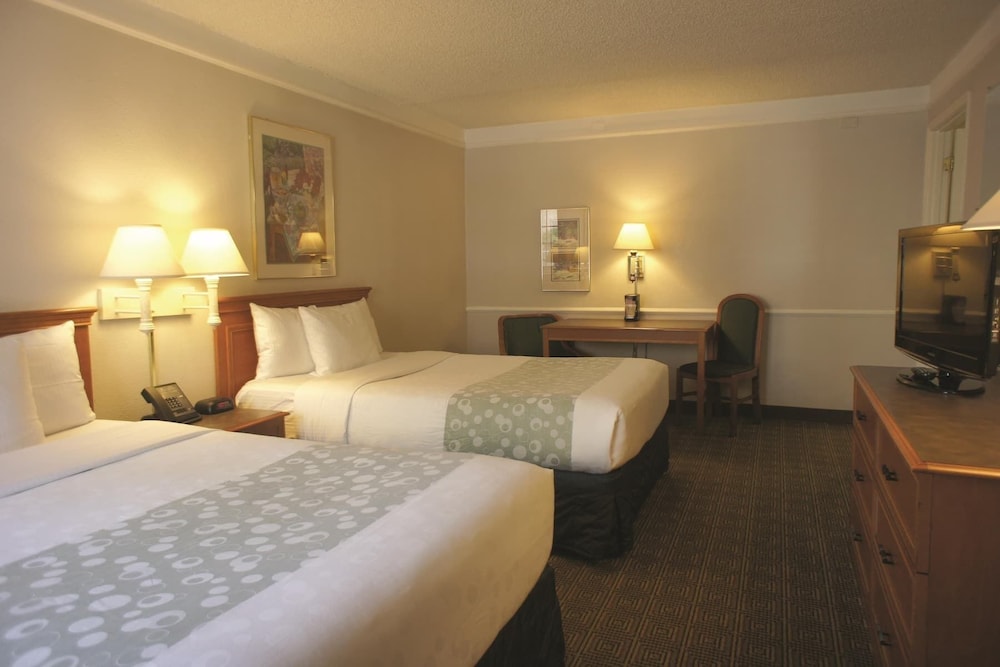 super 8 by wyndham austin south i 35