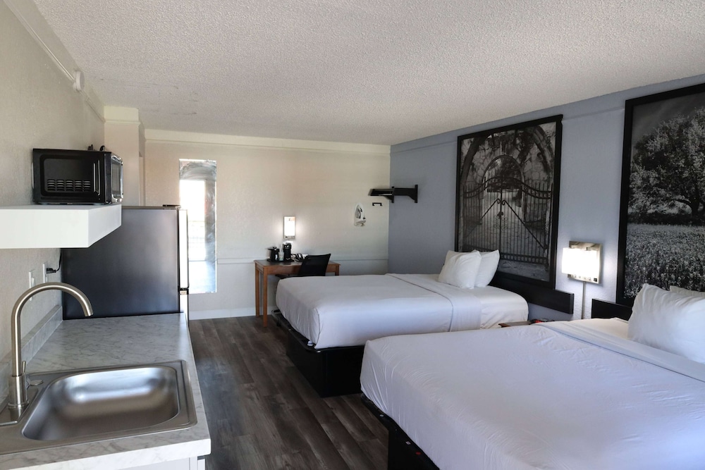 super 8 by wyndham austin south i 35
