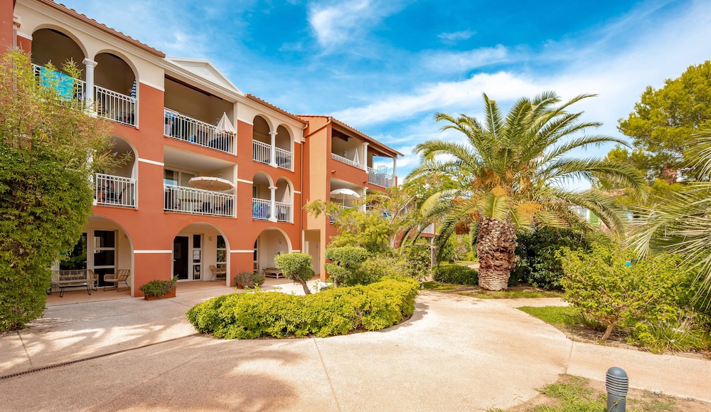 pierre and vacances residenz le hameau de la pinede