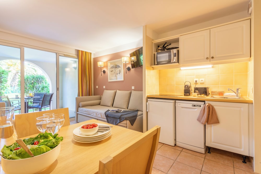 pierre and vacances residenz le hameau de la pinede