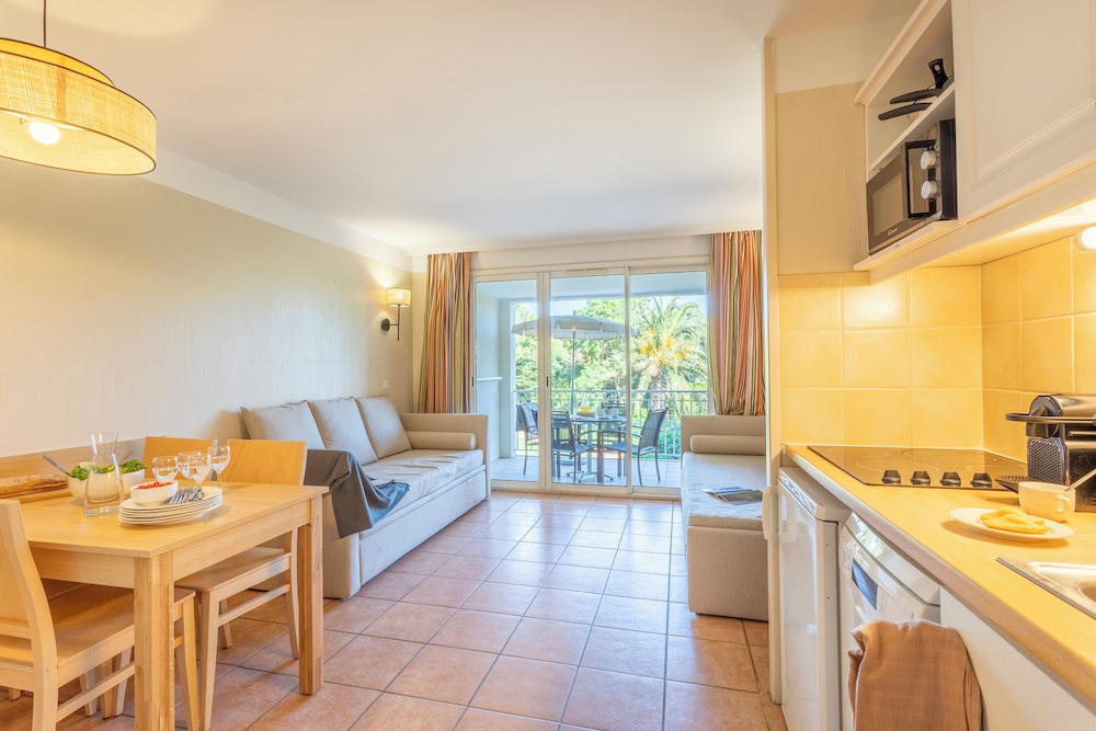 pierre and vacances residenz le hameau de la pinede