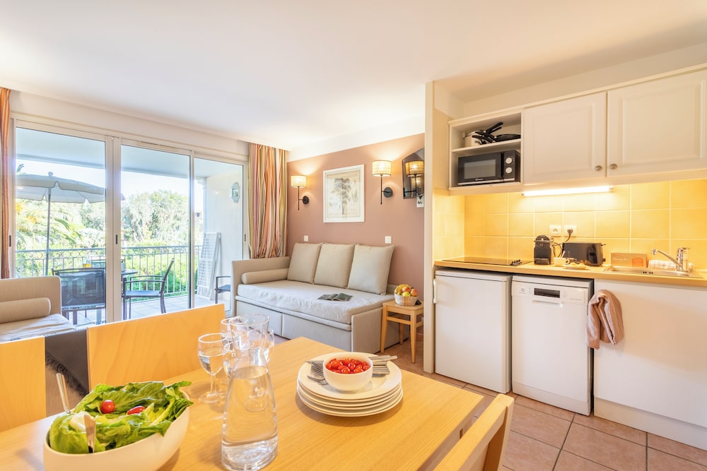 pierre and vacances residenz le hameau de la pinede